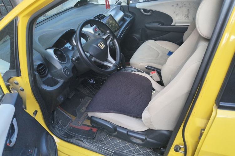 Used Honda Fit 2011 1.3L automatic comfort version

