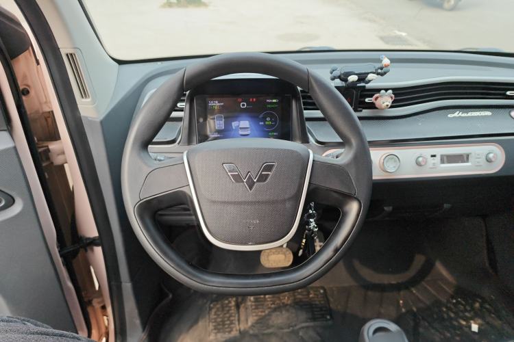 Used Wuling Hongguang MINIEV 2021 Macaron Sandwich Model 120 km Lithium Iron Phosphate