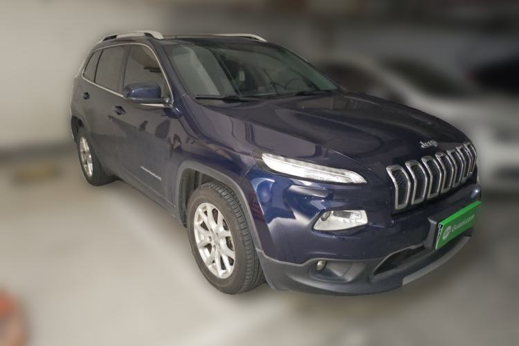 Used Jeep Cherokee 2017 2.4L Leading Smart Edition Front Right 45 Deg