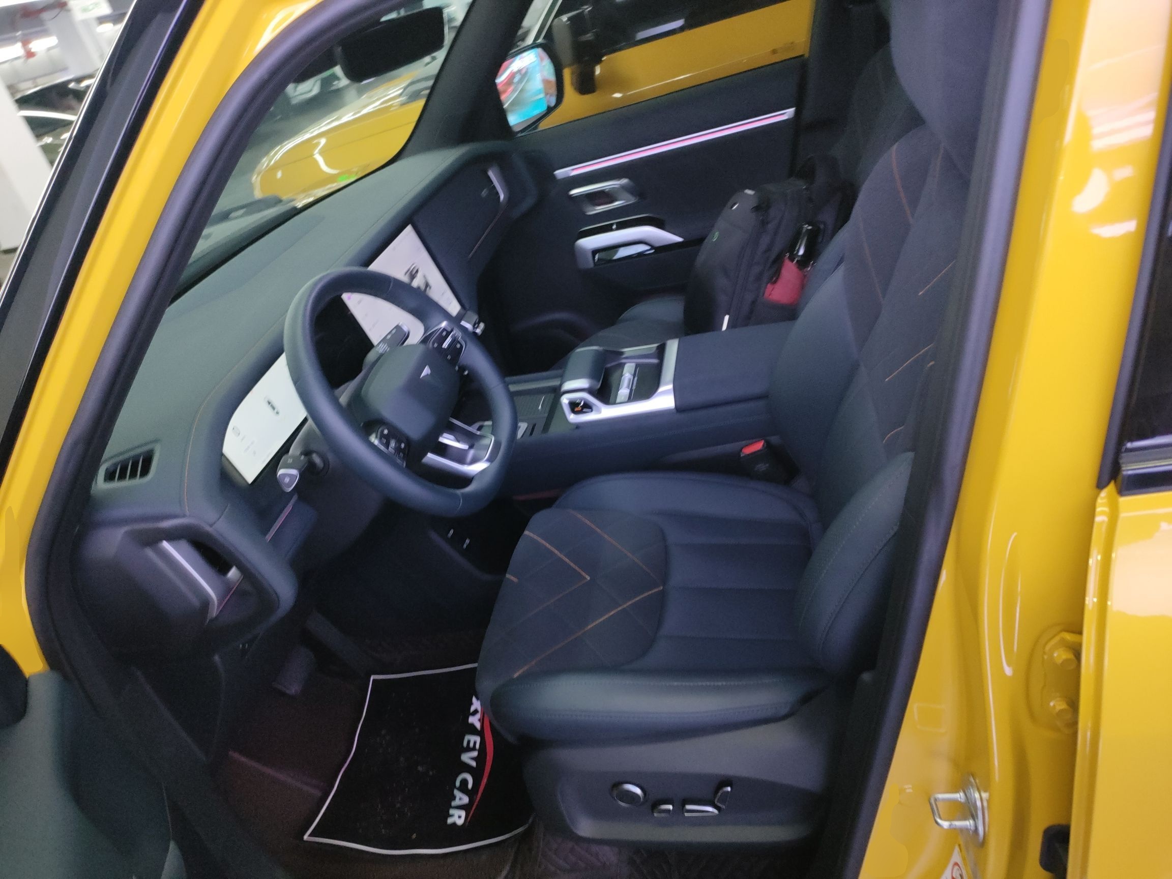 المقاعد الأمامية داخل السيارة