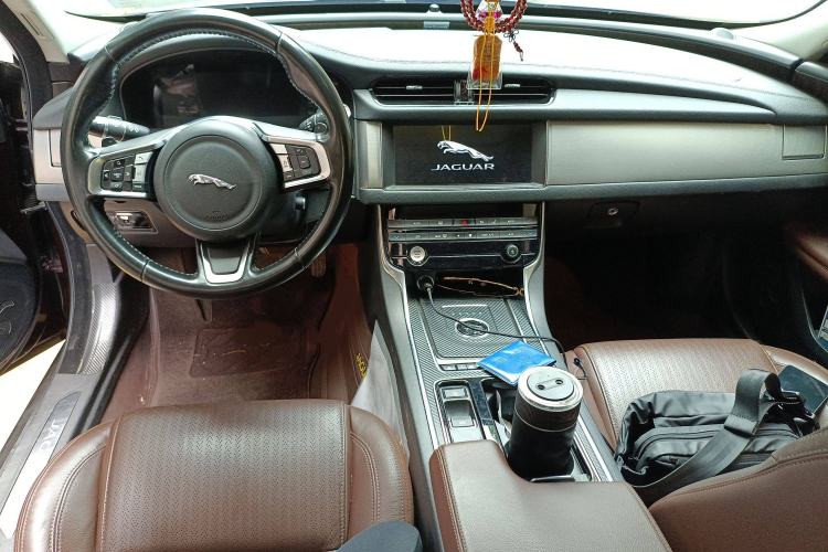 Used Jaguar XFL 2019 XFL 2.0T 250 PS Two-Wheel-Drive Luxury Edition Interior 2