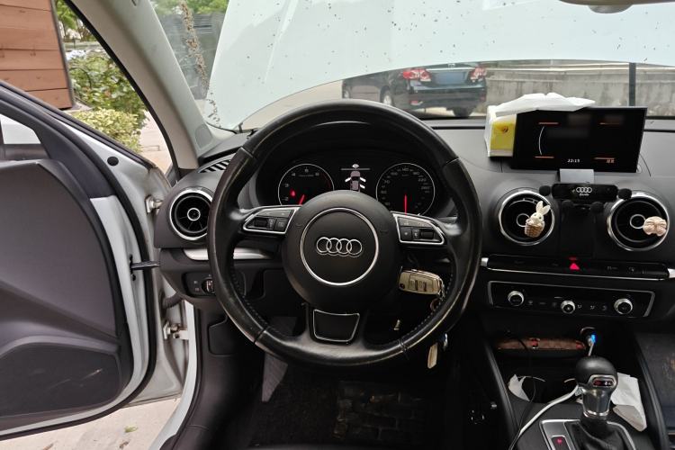 Used Audi A3 2014 Limousine 35 TFSI Automatic Comfort Model Steering Wheel