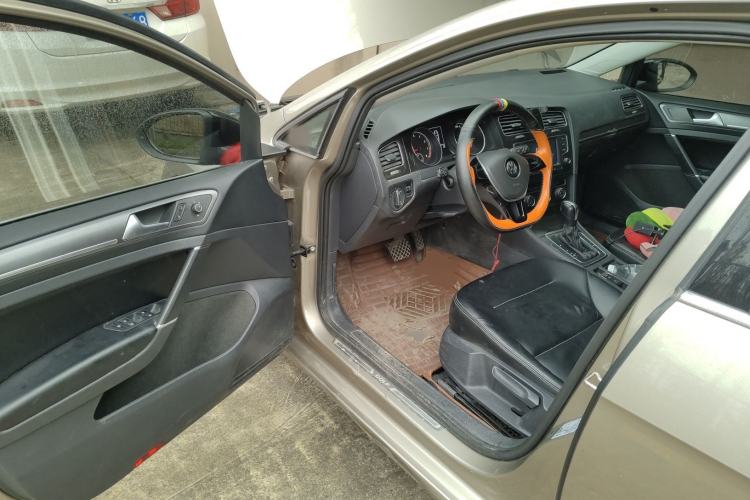 Used Volkswagen Golf 2017 1.6L Automatic Comfort Million-Vehicle Anniversary Edition
