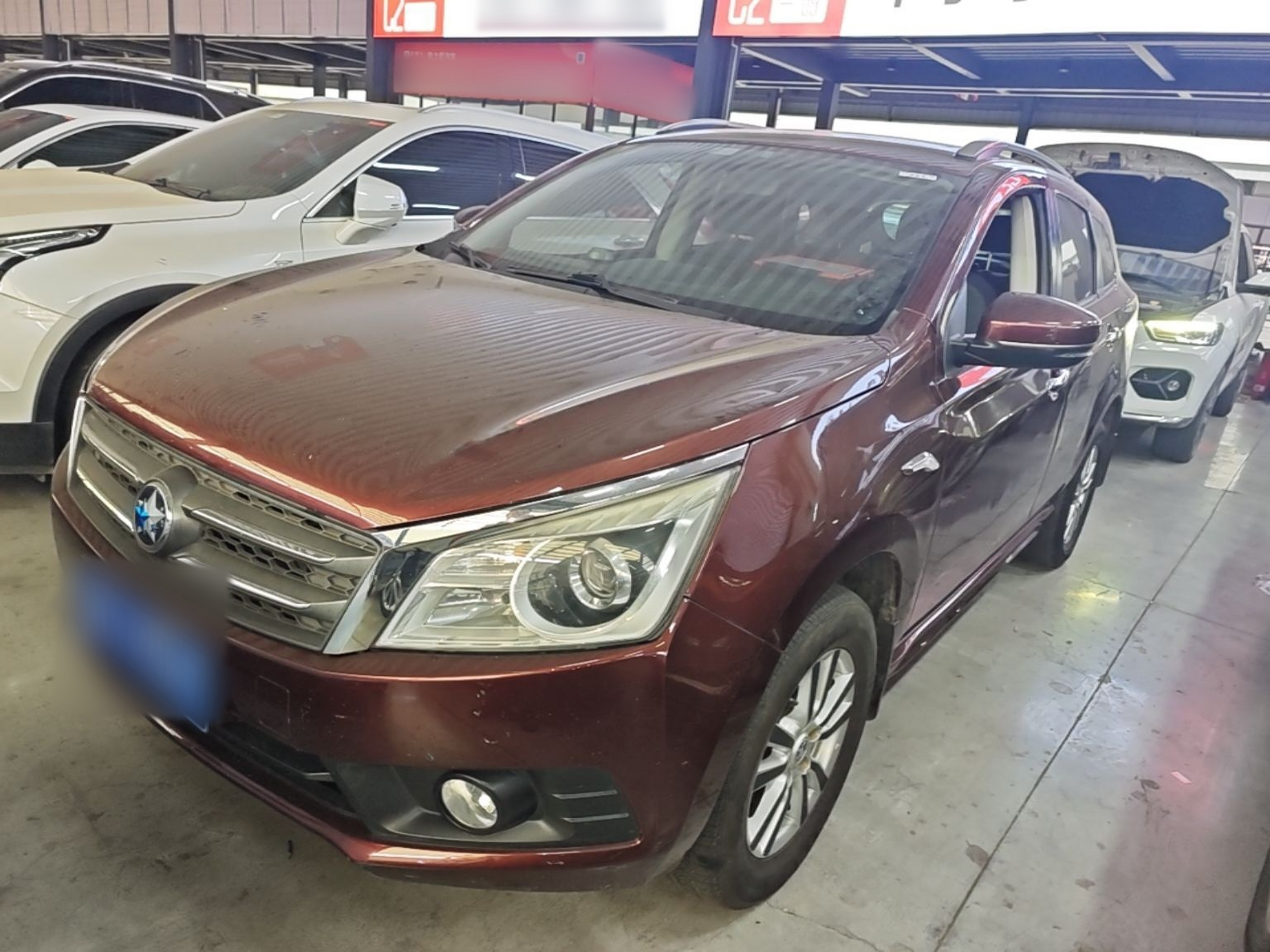 Под передней частью автомобиля