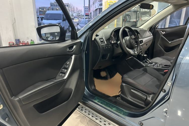 Used Mazda CX-5 2015 2.0L Automatic Two-Wheel Drive Urban Version Exterior 5