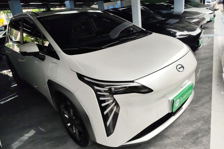 Used AION Y 2022 Plus 70 Tech Edition Front Right 45 Deg