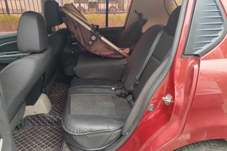 Used Venucia R50 2015 1.6L Automatic Fashion Edition
