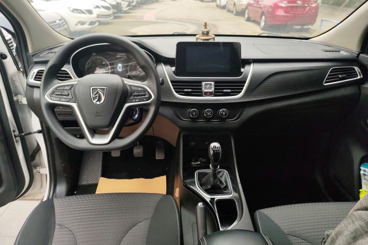 Used Baojun 730 2021 1.5L Manual Fashion Version 7 Seats Interior 2