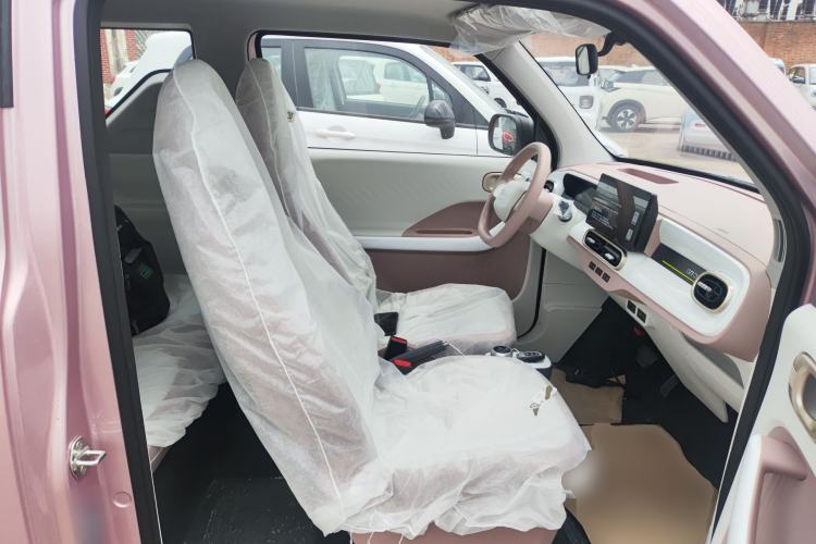 Used Geely Galaxy Panda 2025 210 km – Yuanqi Bear Right Front Seat