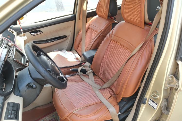 Used FAW Yingzhi 737 2015 1.5L Manual Deluxe Navigation Version Left Front Seat