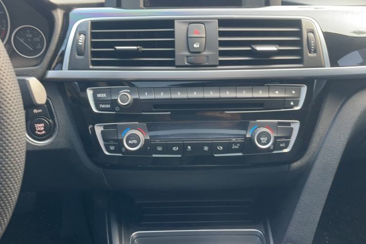 Used BMW 3 Series 2017 320Li Fashion Model Audio And AC Panel