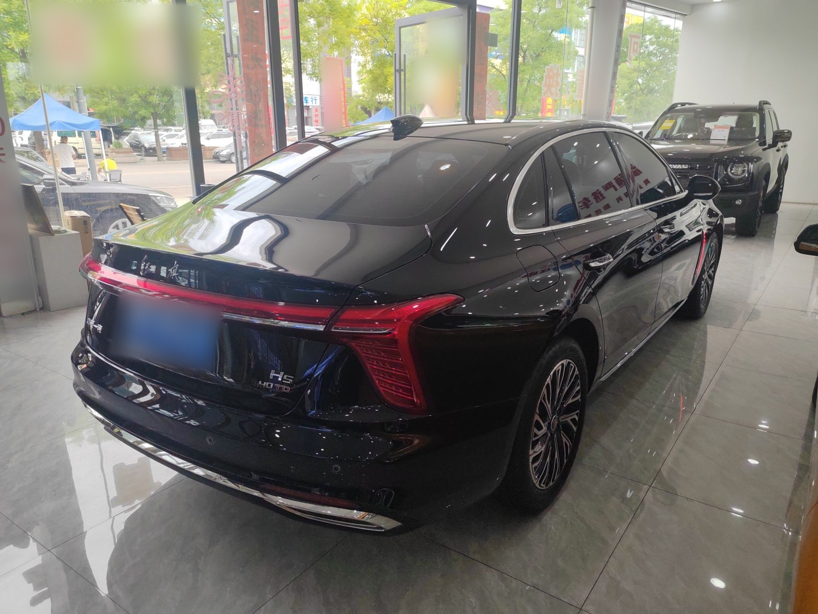 Hongqi H5 2025 2.0T Automatic Flag Edition – 500 000 Units Commemorative Version — снимка 6