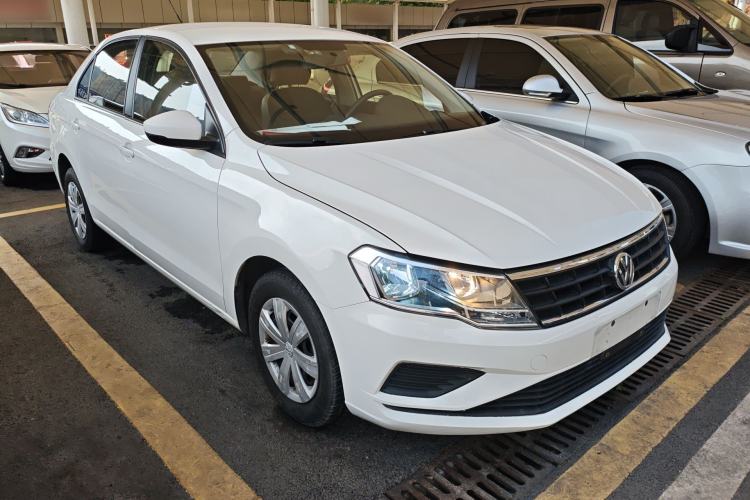 Used Volkswagen Jetta 2017 1.5L Manual Fashion Edition Front Right 45 Deg