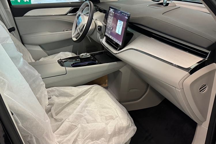 Used Volvo EM90 2025 Ultra Six-Seater