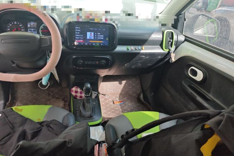 Used Roewe Clever 2021 302 km New Four-Seater Super-Efficient Version Center Console