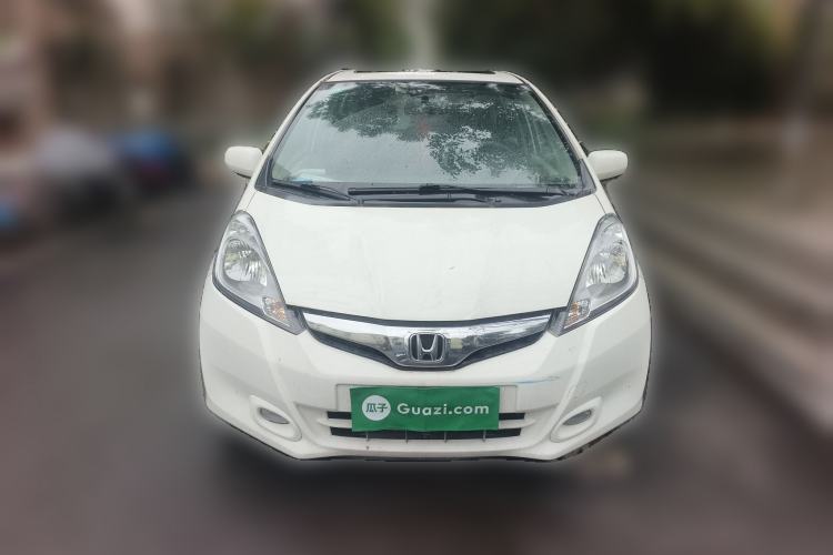 Used Honda Fit 2011 1.5L manual luxury version
