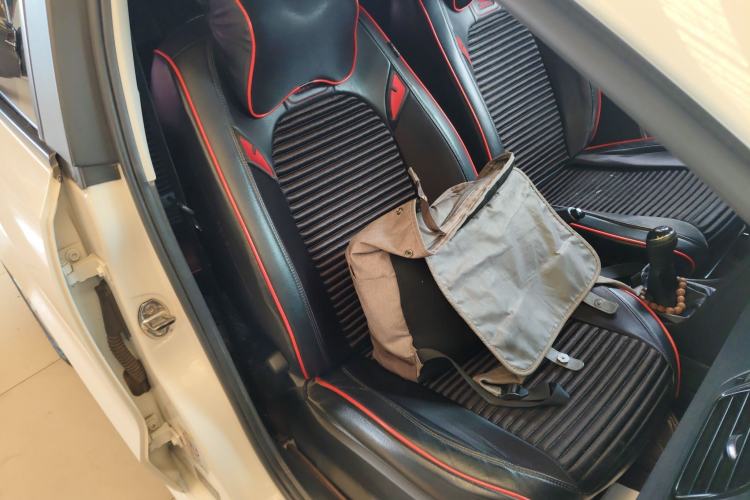 Used Volkswagen Polo 2016 1.4L Manual Fashion Model Right Front Seat