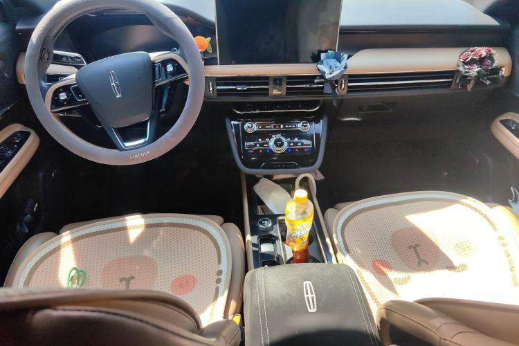 Used Lincoln Corsair 2020 2.0T Four-Wheel Drive Prestige Edition Center Console