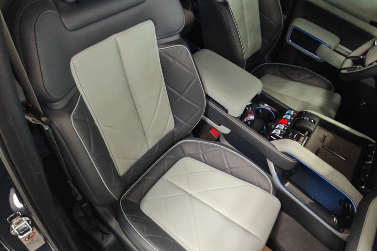 Used Formula Leopard 5 2023 Cloud Ride Flagship Edition Right Front Seat