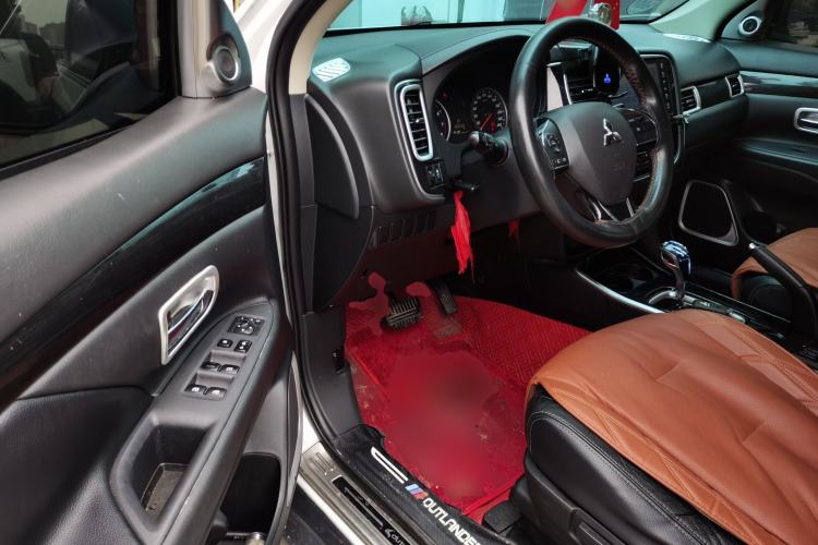 Used Mitsubishi Outlander 2017 2.0L Two-Wheel Drive Glory Edition 5 Seats