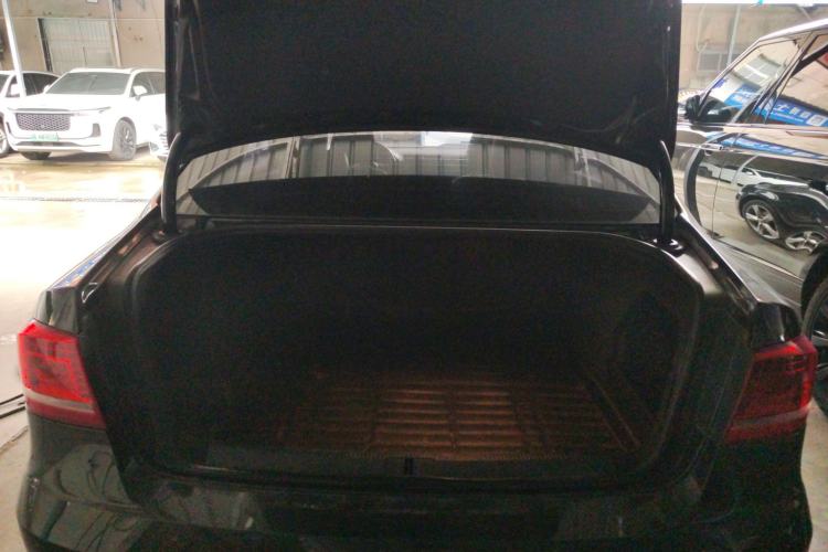 Used Volkswagen Magotan 2016 1.8TSI Luxury Comfort Model Trunk