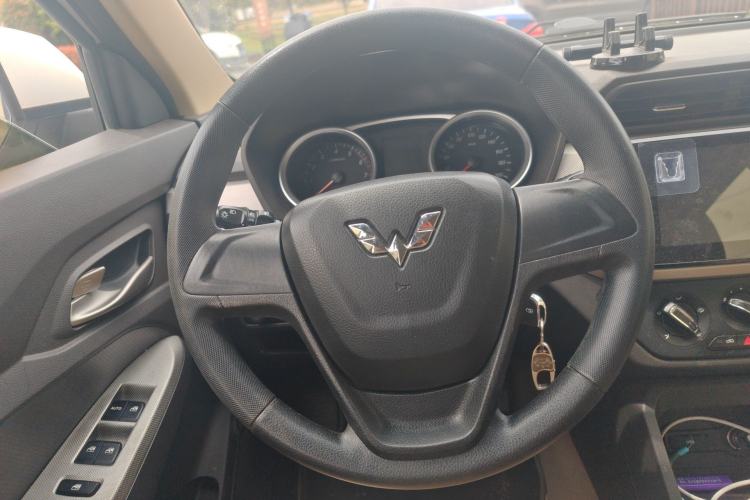 Used Wuling Hongguang 2019 1.5L S Comfort Edition China VI LAR