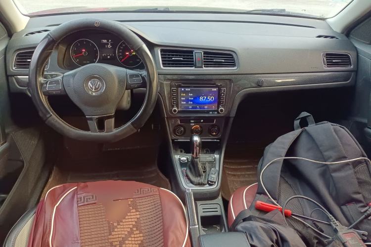 Used Volkswagen Cross Lavida 2014 1.6L Automatic Center Console