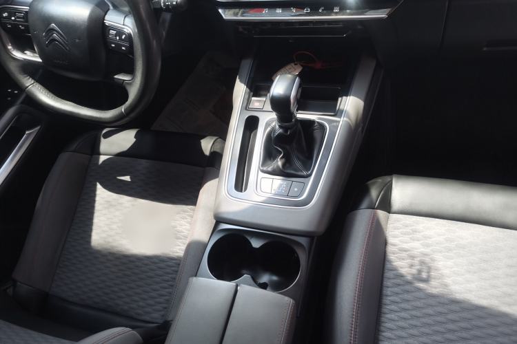 Used Citroen C5 AIRCROSS 2017 350THP Fashion Edition Interior 4