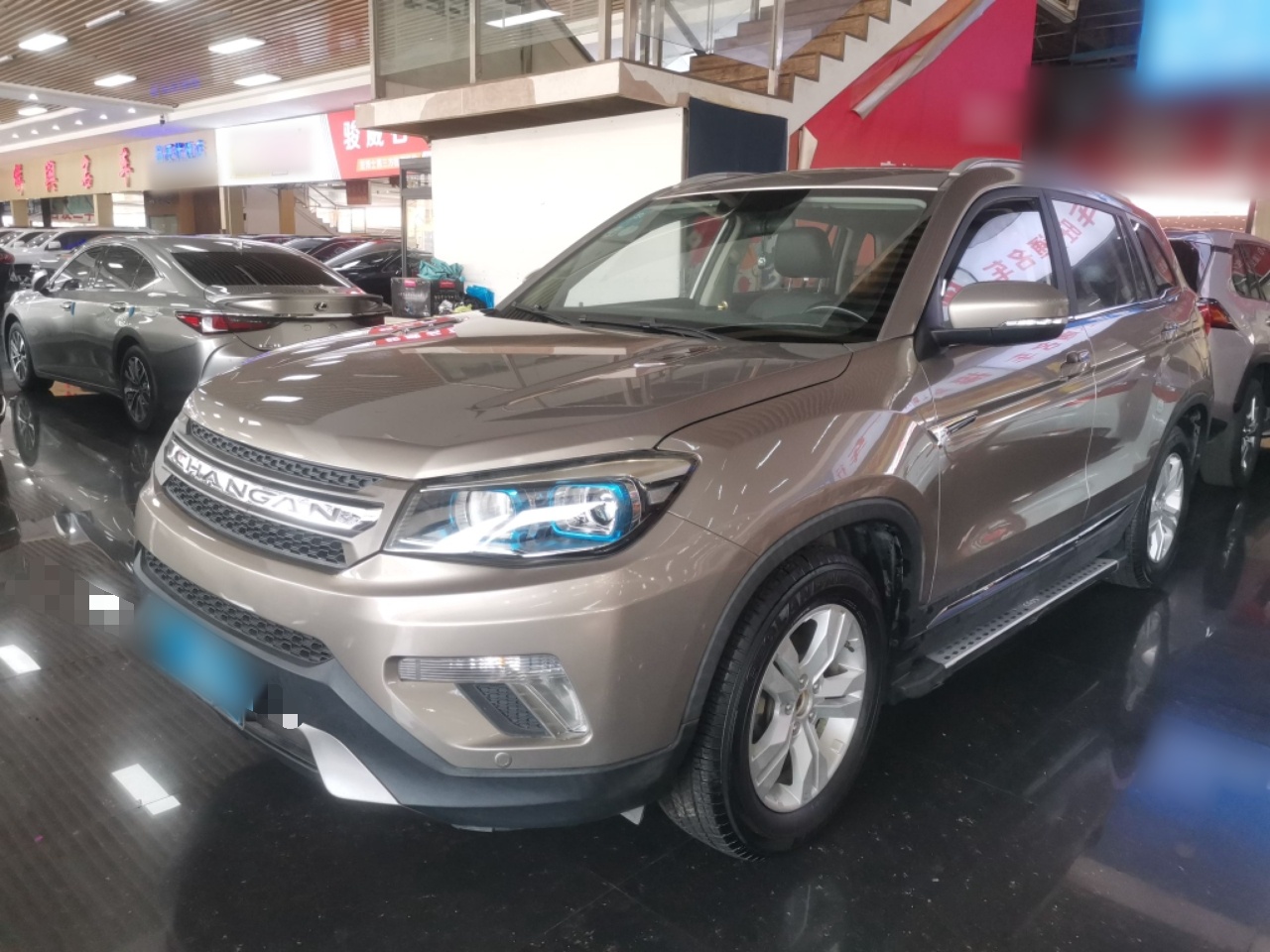 Под передней частью автомобиля