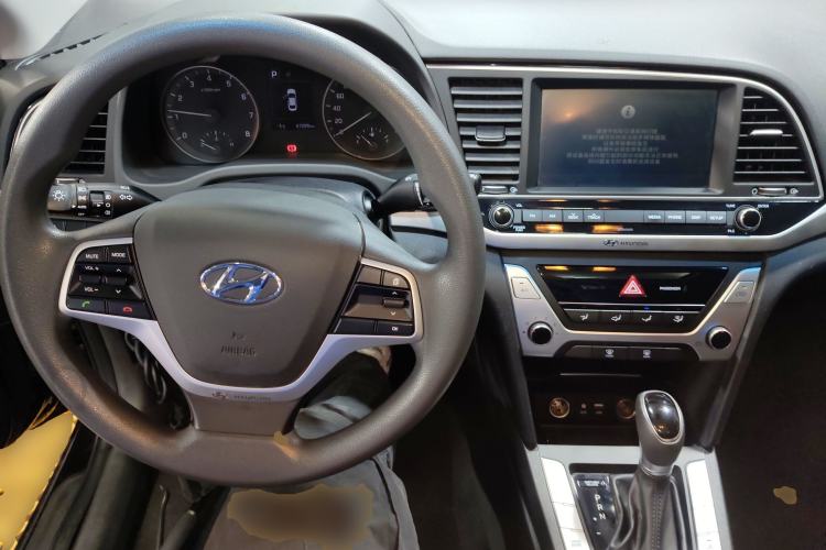 Used Hyundai Elantra (6th Generation / Lingdong) 2016 1.6L Automatic ZhiXuan – Elite Version Center Console