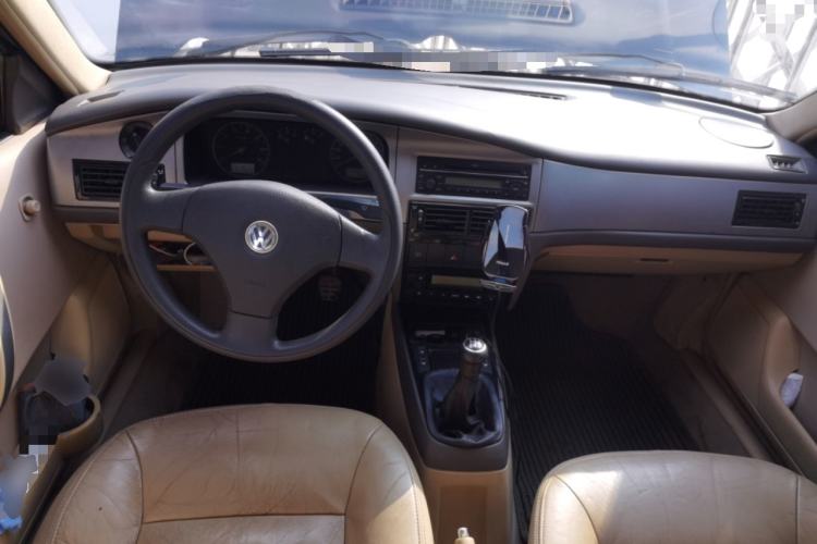 Used Volkswagen Santana Vista 2008 1.8L Manual Comfort Edition Center Console