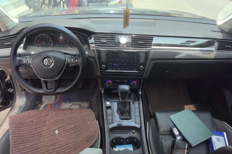 Used Volkswagen Phideon 2016 380TSI Two-Wheel-Drive Supreme Edition Center Console