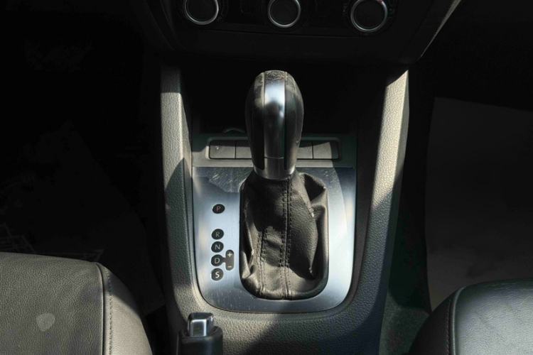 Used Volkswagen Sagitar 2014 Revised Version 1.6L Automatic Comfort Edition Interior 2