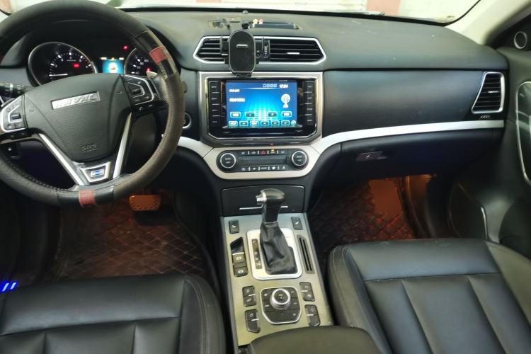 Used Haval H6 Coupe 2015 Blue Label 2.0T Automatic Two-Wheel Drive Prestige Model Center Console