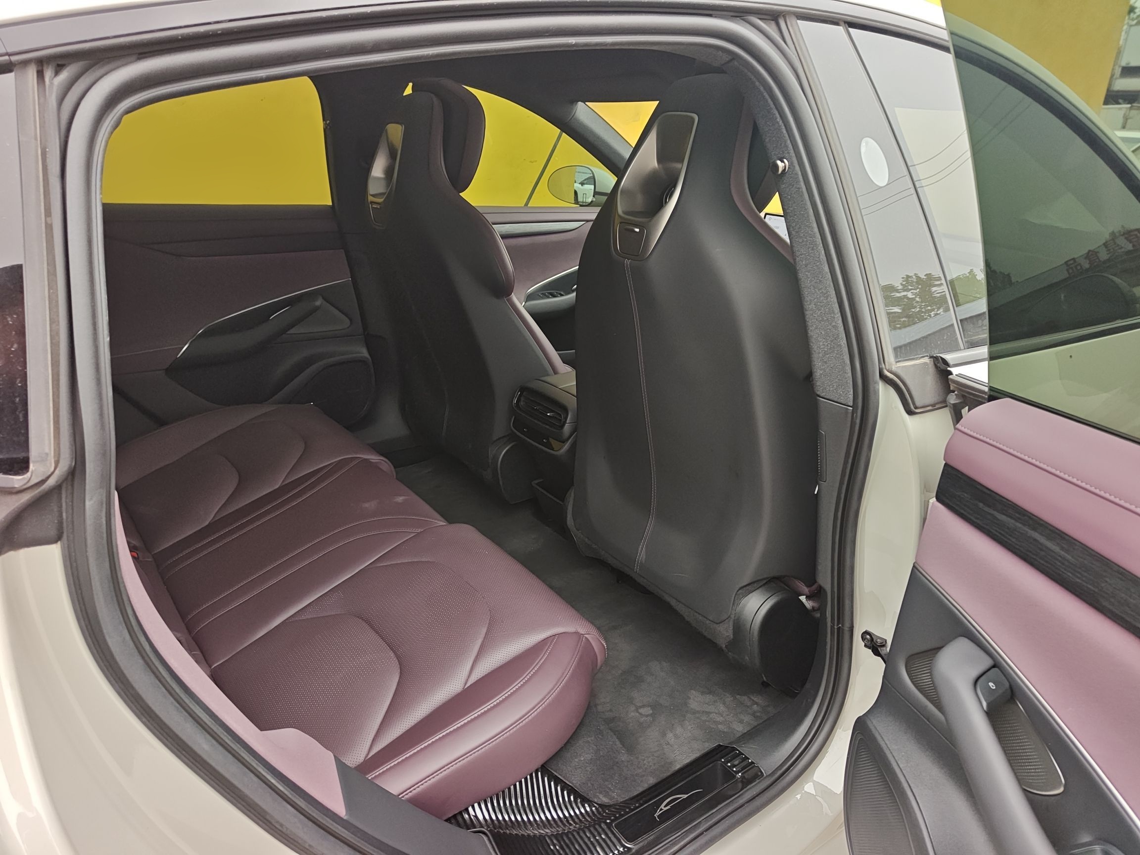 Xiaomi Auto SU7 2024 Rear-Drive Ultra-Long Range Advanced Pro-Level Intelligent Driving Version — снимка 8