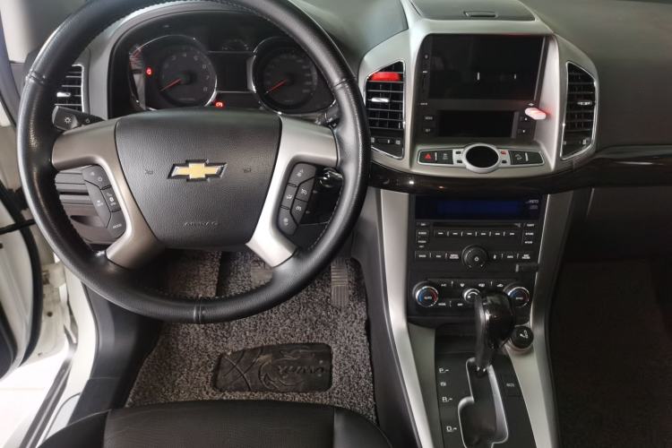 Used Chevrolet Captiva 2015 2.4L 4x4 Flagship Edition 7-Seater