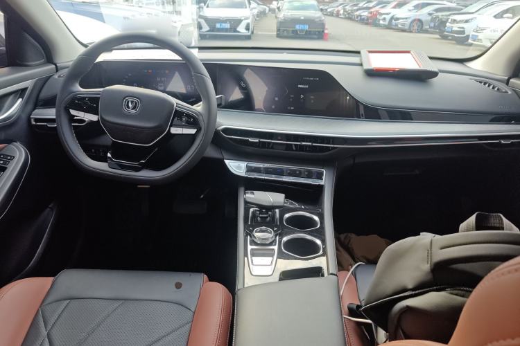 Used CHANGAN Eado 2023 Changan Edition PLUS Blue Whale NE 1.4T GDI DCT Prestige Version Center Console