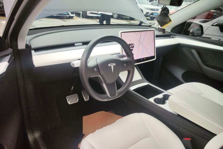 Used Tesla Model Y 2021 Standard Range Rear-Wheel Drive Version Center Console