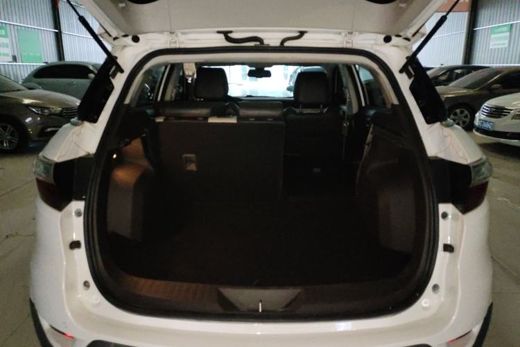 Used JMC Yusheng S330 2016 1.5L GTDi Automatic Two-Wheel Drive Flagship Edition Trunk