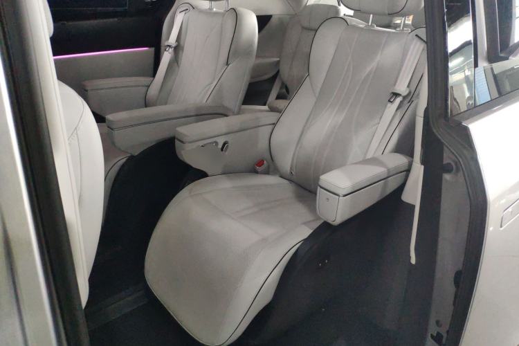 Used XPeng X9 2024 702 Ultra-Long Range Max
