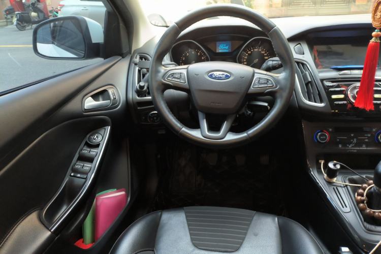 Used Ford Focus 2015 Sedan EcoBoost 125 Manual – Ultra-Style Edition