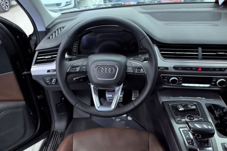 Used Audi Q7 2018 40 TFSI Comfort Model
