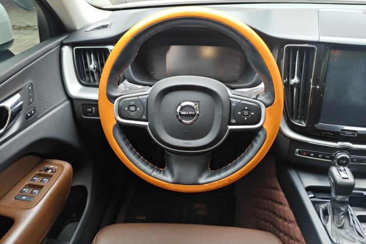 Used Volvo XC60 2019 T5 4x4 Smart Edition China V Standard Steering Wheel