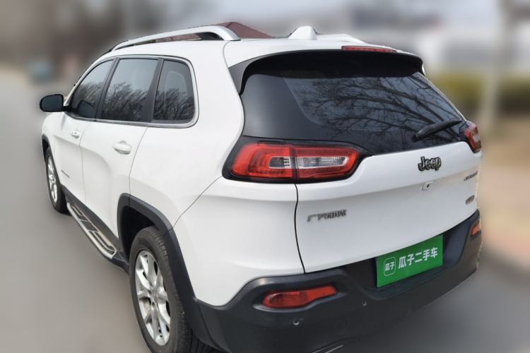Used Jeep Cherokee 2016 2.4L Leading Smart Version
