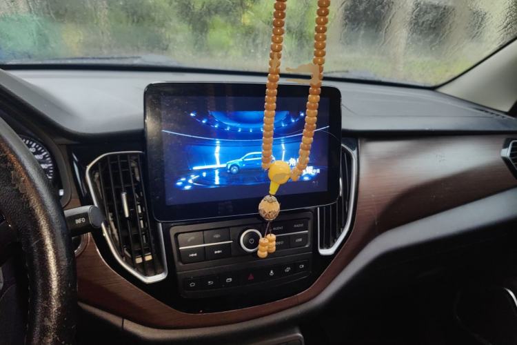 Used FAW Senya R7 2017 1.6L Automatic Smart Version Center Console