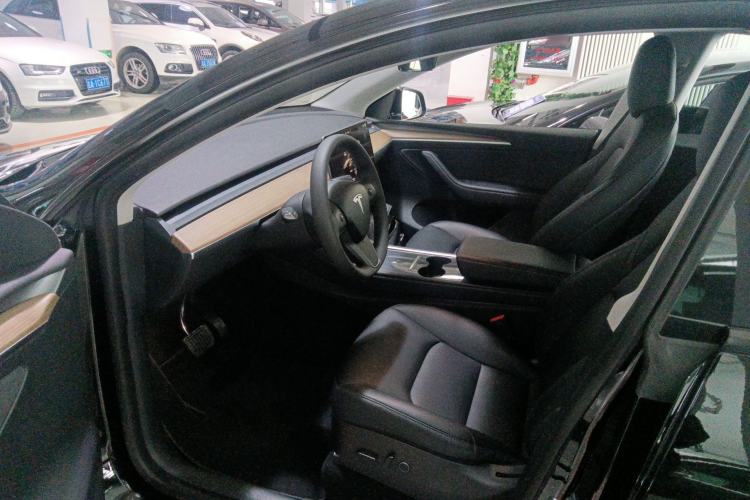 Used Tesla Model Y 2022 Long-Range All-Wheel-Drive Version
