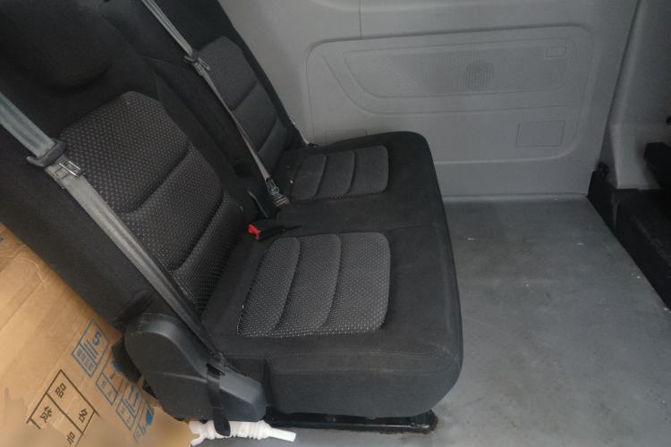 Used SAIC MAXUS Xintu V70 2023 2.0T Elite Edition Manual Transmission Short Wheelbase Low Roof 5/6 Seats (125 hp) Left Rear Seat