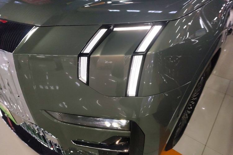 Used Zeekr 009 2024 Six-Seat Executive Version 4WD 108 kWh
