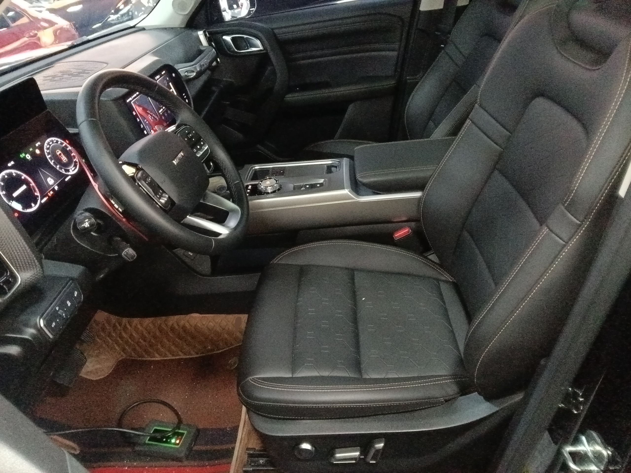 المقاعد الأمامية داخل السيارة