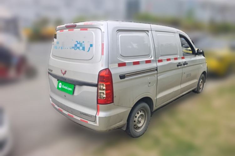 Used Wuling Hongguang V 2022 1.5L Jingqu Edition Enclosed-Window Vehicle with Hydraulic Power Steering LAR Rear Right 45 Deg